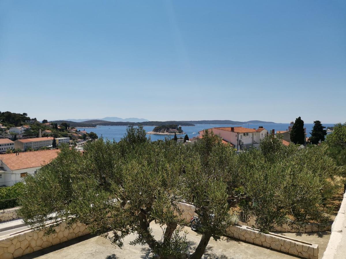 Apartment Buzolic Hvar Town Bagian luar foto